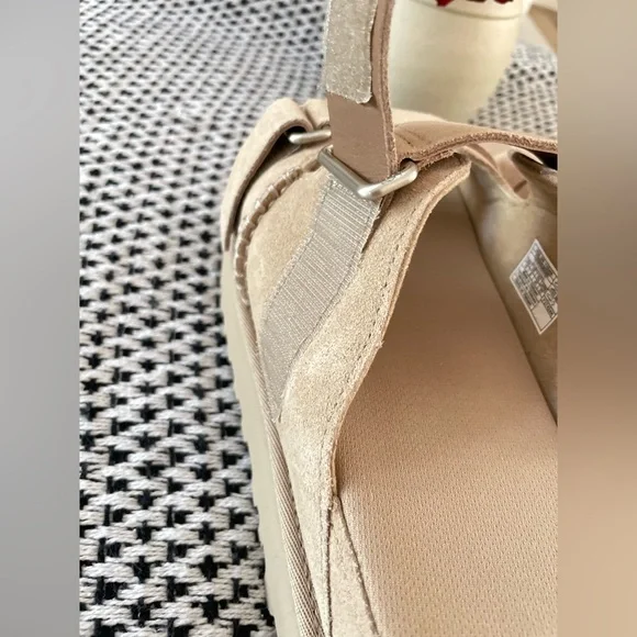 New Ugg Sand Suede GOLDENSTAR HI PLATFORM SLIDE SANDALS - Picture 10 of 11